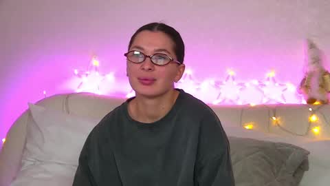 AlexandraBloom online show from December 17, 2024, 10:11 pm