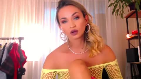 Snapshot of alexandrawooow chatting on June 20, 2026, 5:05 pm alexandrawooow online show from June 20, 2026, 5:05 pm