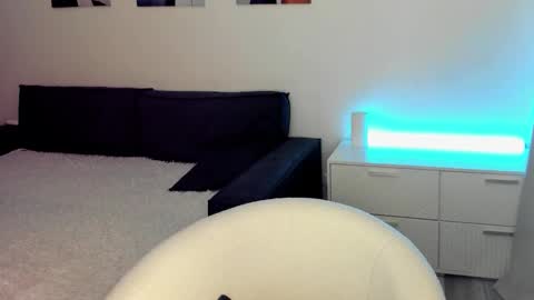 Snapshot of alexarti chatting on January 18, 2026, 4:49 am Alex online show from January 18, 2026, 4:49 am