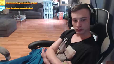 Alex online show from October 3, 2025, 2:14 pm