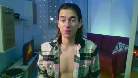 Snapshot of alexdavey chatting on December 18, 2024, 5:42 pm           online show from December 18, 2024, 5:42 pm