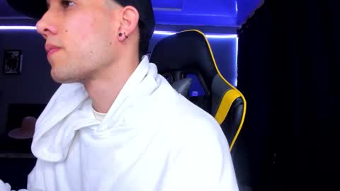 alexgiraldo__ online show from September 28, 2025, 11:37 am