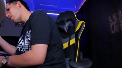 alexgiraldo__ online show from October 21, 2025, 2:29 pm