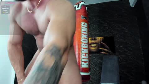 Snapshot of alexhunk09 chatting on December 13, 2024, 9:09 pm alexmusclegod online show from December 13, 2024, 9:09 pm