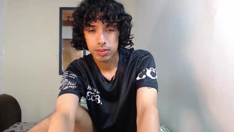 Snapshot of alexis21_ chatting on October 16, 2025, 12:33 am Alexis online show from October 16, 2025, 12:33 am
