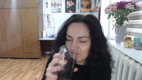 AlexisMillers online show from April 12, 2026, 7:35 am