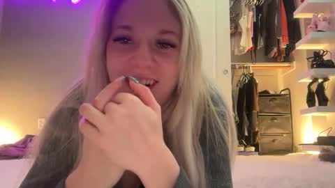 Snapshot of alexispaige06 chatting on April 24, 2026, 1:46 pm alexispaige06 online show from April 24, 2026, 1:46 pm