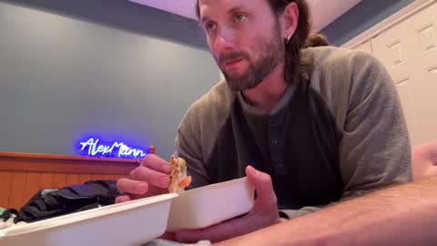 Snapshot of alexmanndickerson chatting on December 1, 2024, 9:15 pm Alex Mann online show from December 1, 2024, 9:15 pm