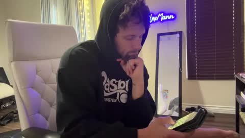 Snapshot of alexmanndickerson chatting on September 29, 2025, 2:44 pm Alex Mann online show from September 29, 2025, 2:44 pm