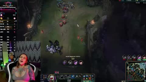 Snapshot of alexracc00n chatting on October 14, 2025, 4:41 pm Alex online show from October 14, 2025, 4:41 pm