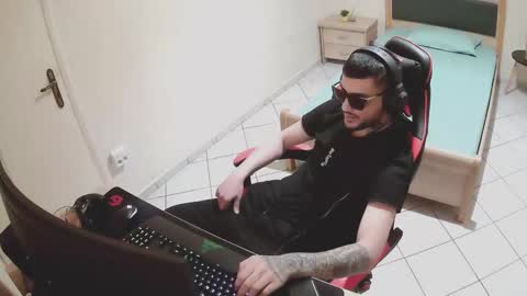 Snapshot of alexthepro00 chatting on October 7, 2025, 7:33 pm alexthepro00 online show from October 7, 2025, 7:33 pm