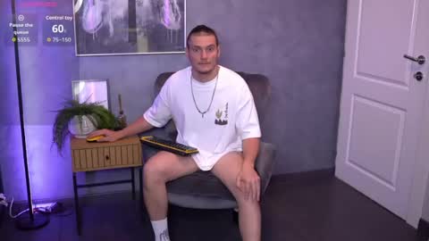 Snapshot of alexwildexx chatting on July 2, 2026, 10:32 am Alex online show from July 2, 2026, 10:32 am