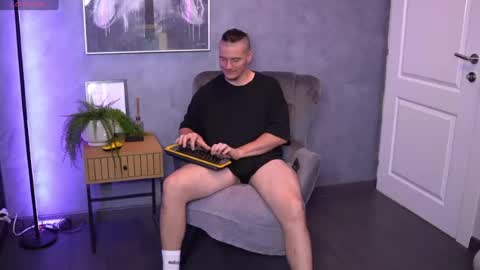 Snapshot of alexwildexx chatting on July 23, 2026, 6:11 am Alex online show from July 23, 2026, 6:11 am