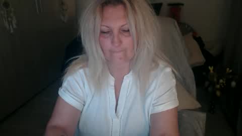 Jhoa online show from April 15, 2026, 9:48 pm