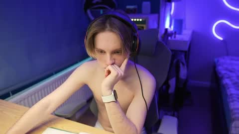 Snapshot of alexycutie chatting on April 26, 2026, 2:04 pm Alexycutie online show from April 26, 2026, 2:04 pm