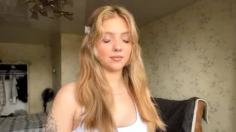 Snapshot of alfrediamalcom chatting on September 23, 2025, 7:44 am Maria online show from September 23, 2025, 7:44 am