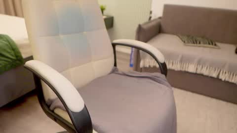 Snapshot of alica_moon_ chatting on March 6, 2025, 1:37 am Ali online show from March 6, 2025, 1:37 am