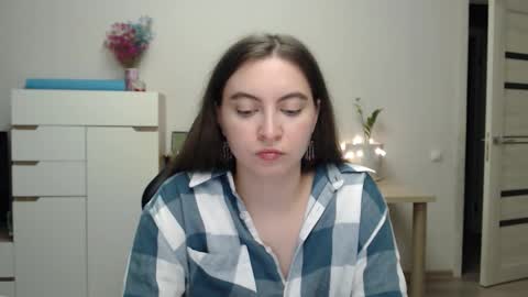 Alice online show from December 5, 2025, 6:48 pm