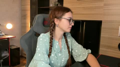 Snapshot of alice_alarcon chatting on October 17, 2025, 8:50 am Hey Im Alice  online show from October 17, 2025, 8:50 am