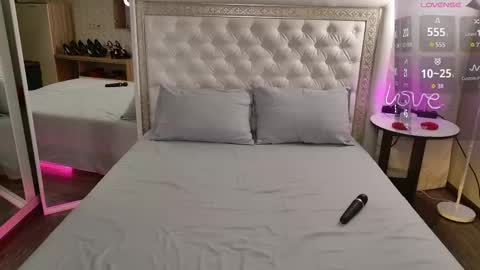 Snapshot of alice_gold__ chatting on February 17, 2026, 1:24 am Ur future wife Alice 8 pm - 4 am NY time online show from February 17, 2026, 1:24 am