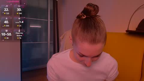 Snapshot of alice_karenina chatting on November 29, 2025, 2:47 am Alice online show from November 29, 2025, 2:47 am