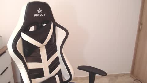 Snapshot of alice_middle01 chatting on March 12, 2025, 7:28 pm Alice online show from March 12, 2025, 7:28 pm