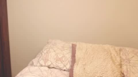 Snapshot of alice_middle01 chatting on October 1, 2025, 6:14 pm Alice online show from October 1, 2025, 6:14 pm