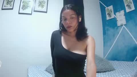 alice_paola online show from June 14, 2026, 9:33 am