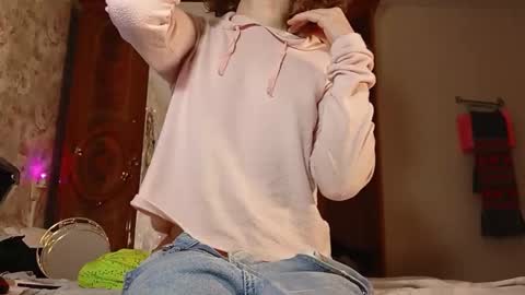 Snapshot of alice_peach chatting on March 11, 2025, 3:45 pm bigclit daddy squirt bigdildo fit online show from March 11, 2025, 3:45 pm