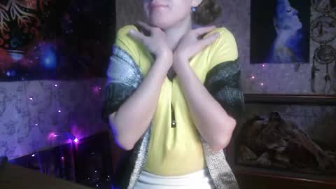Snapshot of alice_peach chatting on October 17, 2025, 9:23 am bigclit daddy squirt bigdildo fit online show from October 17, 2025, 9:23 am