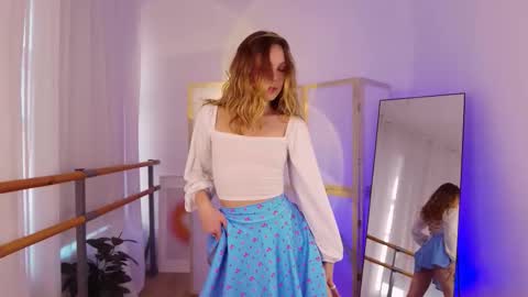 Alice  online show from October 2, 2025, 1:51 pm