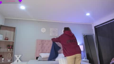 Snapshot of alicecullenn_ chatting on February 13, 2025, 10:12 am Alice Cullen online show from February 13, 2025, 10:12 am