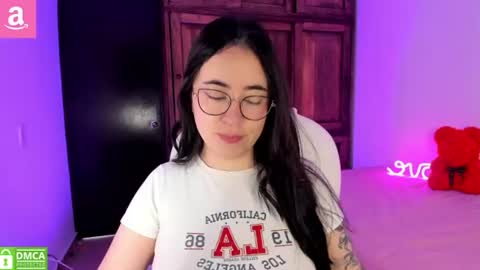 Snapshot of alicee_2 chatting on June 19, 2026, 6:01 pm Aliceee .. 97YP9VWGZHrefnav wishlist lists 1 online show from June 19, 2026, 6:01 pm
