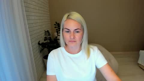 Alicee online show from September 12, 2025, 2:50 pm