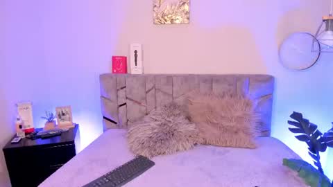 Snapshot of alicee_vixen chatting on June 23, 2026, 12:47 pm Alice online show from June 23, 2026, 12:47 pm