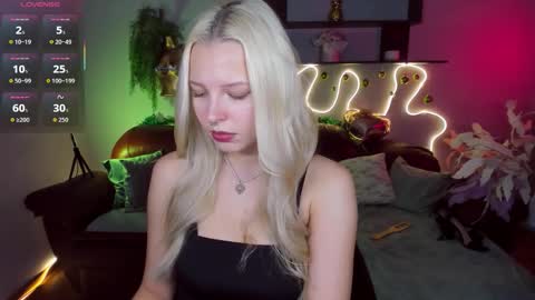 Snapshot of alicefreman chatting on December 23, 2025, 10:24 am Alice online show from December 23, 2025, 10:24 am