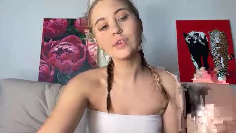 Snapshot of aliceinlustland chatting on May 15, 2026, 1:07 pm aliceinlustland online show from May 15, 2026, 1:07 pm
