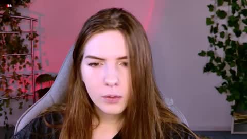 Snapshot of aliceinredsquare_ chatting on September 14, 2025, 5:17 am Alice online show from September 14, 2025, 5:17 am