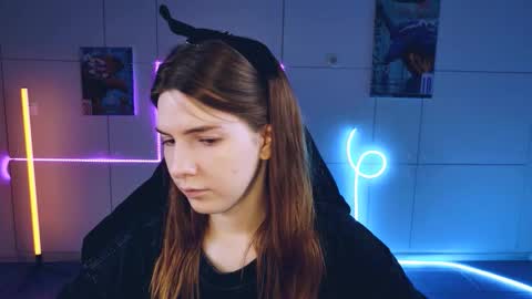 Snapshot of aliceinredsquare_ chatting on September 23, 2025, 5:21 am Alice online show from September 23, 2025, 5:21 am