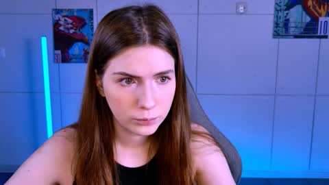 Snapshot of aliceinredsquare_ chatting on October 18, 2025, 5:10 am Alice online show from October 18, 2025, 5:10 am