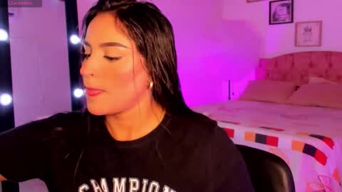 Snapshot of alicekiing_ chatting on October 20, 2025, 2:34 am  ALICEKIING online show from October 20, 2025, 2:34 am