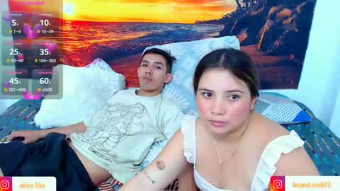 Snapshot of alicia_and_brandon chatting on January 22, 2025, 11:10 pm CATALINA Y ANDRES online show from January 22, 2025, 11:10 pm