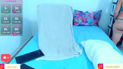 Snapshot of alicia_and_brandon chatting on March 11, 2025, 11:15 pm CATALINA Y ANDRES online show from March 11, 2025, 11:15 pm
