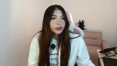 Snapshot of alicia_key_ chatting on November 10, 2025, 6:01 am ALICIA online show from November 10, 2025, 6:01 am