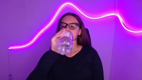 Snapshot of alicie_dream_ chatting on September 11, 2025, 5:07 am Alicie online show from September 11, 2025, 5:07 am