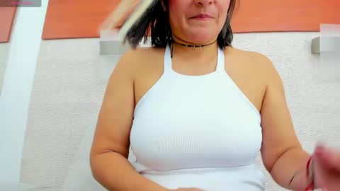 im tutti online show from May 19, 2026, 2:51 am