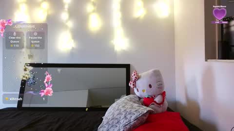 aliciia_23 online show from December 18, 2025, 9:54 pm