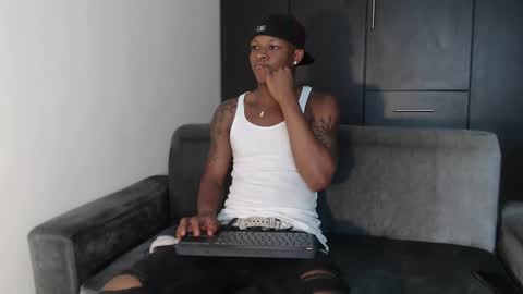 Snapshot of alid_17 chatting on February 28, 2025, 9:23 pm Alid 17 online show from February 28, 2025, 9:23 pm