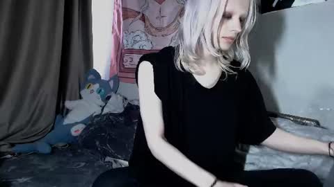 Snapshot of alien_bella chatting on June 22, 2026, 3:47 am Alien Bella online show from June 22, 2026, 3:47 am