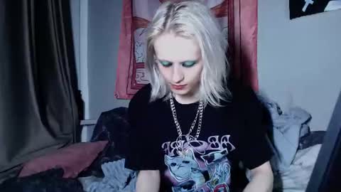 Snapshot of alien_bella chatting on July 20, 2026, 12:14 am Alien Bella online show from July 20, 2026, 12:14 am